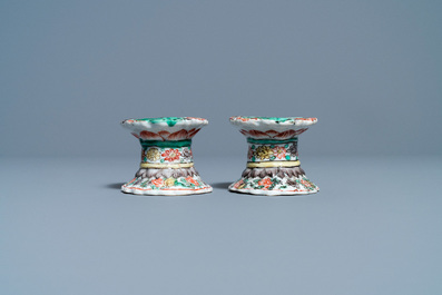 Een paar Chinese famille verte zoutvaten, Kangxi