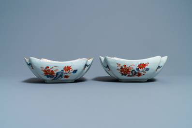 Une paire de bols en porcelaine de Chine de style Imari, Qianlong