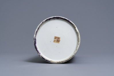 A reticulated Chinese qianjiang cai hat stand, 19th C.