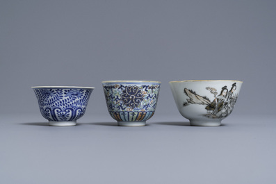 Een diverse collectie Chinees famille rose en blauw-wit porselein, 19/20e eeuw