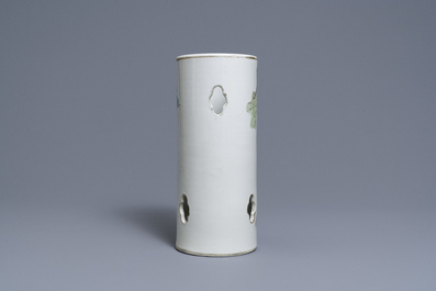 A reticulated Chinese qianjiang cai hat stand, 19th C.