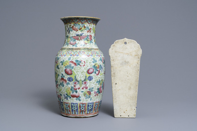 Een diverse collectie Chinees famille rose en blauw-wit porselein, 19/20e eeuw