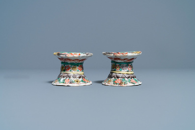 Een paar Chinese famille verte zoutvaten, Kangxi