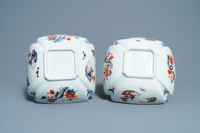 Une paire de bols en porcelaine de Chine de style Imari, Qianlong
