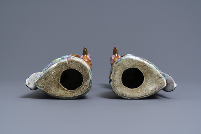 Une paire de mod&egrave;les de faisans en porcelaine de Chine famille rose, Qianlong