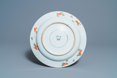 A Chinese famille verte dish and a wucai jar, Kangxi and Transitional period