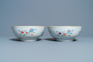 Een paar Chinese famille rose kommen, Qianlong