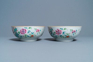 Een paar Chinese famille rose kommen, Qianlong