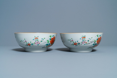 Een paar Chinese famille rose kommen, Qianlong