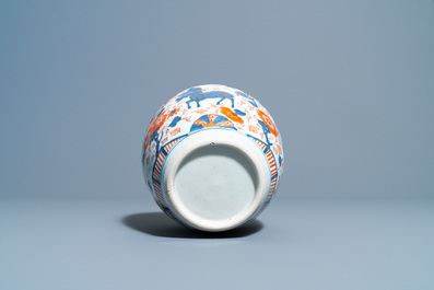 Une jarre en porcelaine de Chine de style Imari &agrave; d&eacute;cor de ph&eacute;nix et de qilins, Kangxi