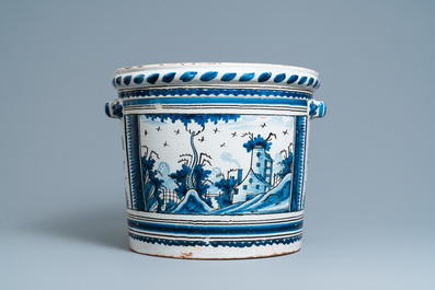 Een grote blauw-witte en mangane jardini&egrave;re met een landschap, Nevers, Frankrijk, 18e eeuw