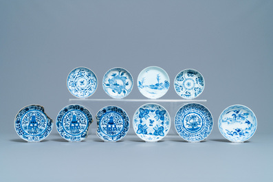 18 Chinese blauw-witte schotels en 17 koppen, Kangxi en later