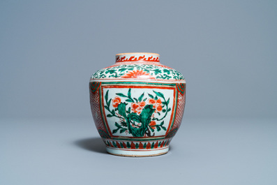 A Chinese famille verte dish and a wucai jar, Kangxi and Transitional period