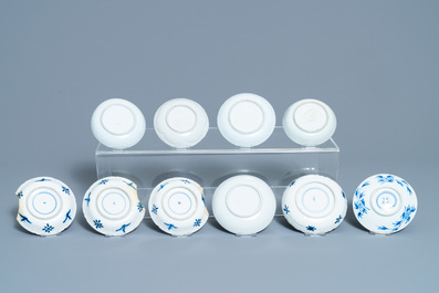 18 Chinese blauw-witte schotels en 17 koppen, Kangxi en later
