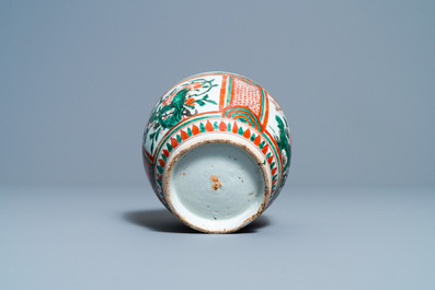 A Chinese famille verte dish and a wucai jar, Kangxi and Transitional period