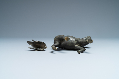 Een Chinese bronzen wierookbrander in de vorm van een kylin, Kangxi