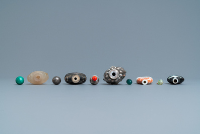 Cinq tabati&egrave;res en agate, argent et porcelaine, Chine, 19/20&egrave;me