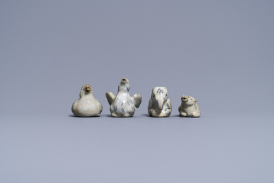 Vier Vietnamese of Annamese blauw-witte waterdruppelaars in de vorm van dieren, 16/17e eeuw