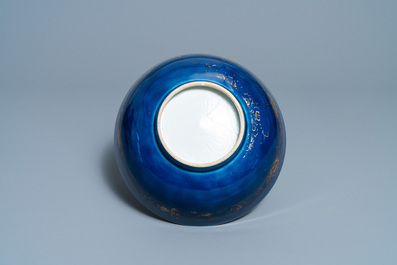 Drie Chinese monochrome blauwe kommen met verguld decor, Kangxi