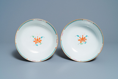 Een paar Chinese famille rose kommen, Qianlong