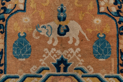 A Chinese Ningxia throne back cover carpet with an elephant, 19th C.