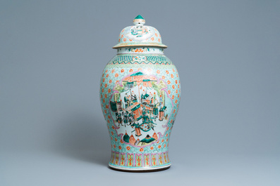 Een grote Chinese famille verte dekselvaas, 19e eeuw