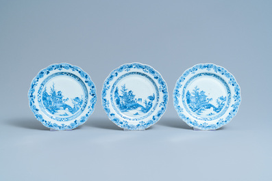 A composite 25-piece Chinese blue and white service, Qianlong