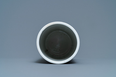 A Chinese qianjiang cai hat stand and a covered bowl, 19/20th C.