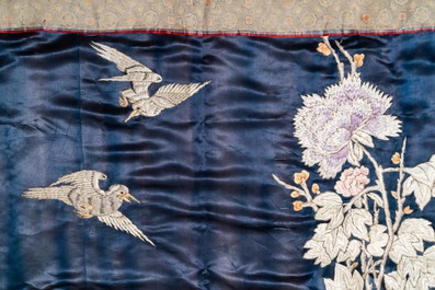 Trois panneaux en broderie de soie chinoise, 19&egrave;me