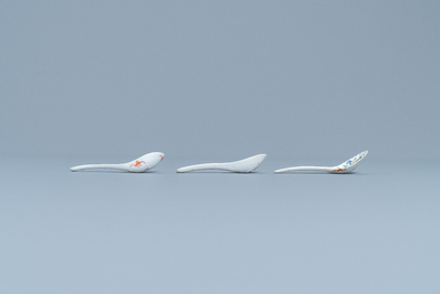 Twenty Chinese famille rose spoons for the Straits or Peranakan market, 19/20th C.