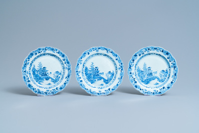 A composite 25-piece Chinese blue and white service, Qianlong