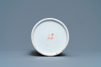 A Chinese qianjiang cai hat stand and a covered bowl, 19/20th C.