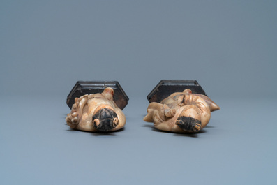 Une paire de figures en pierre &agrave; savon de Shoushan, Kangxi