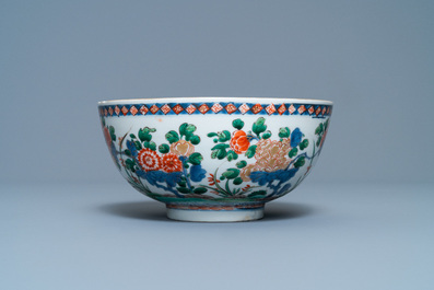 A Chinese famille verte bowl and an iron-red dish, Kangxi