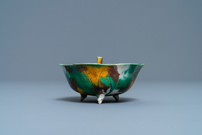 A Chinese 'egg and spinach'-glazed 'crab in lotus' water dropper, Kangxi