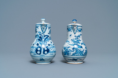 Een blauw-wit Delfts olie-en-azijnstel, 2e kwart 18e eeuw
