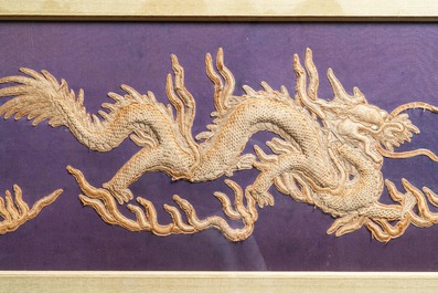 Trois panneaux en broderie de soie chinoise, 19&egrave;me