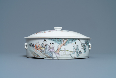 A Chinese qianjiang cai hat stand and a covered bowl, 19/20th C.