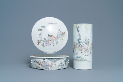 A Chinese qianjiang cai hat stand and a covered bowl, 19/20th C.