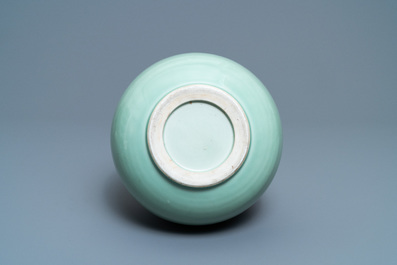 Een Chinese koperrode 'draken' vaas met celadon fondkleur, Kangxi