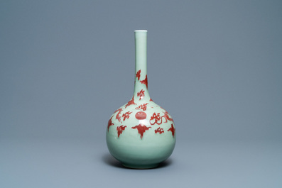Een Chinese koperrode 'draken' vaas met celadon fondkleur, Kangxi