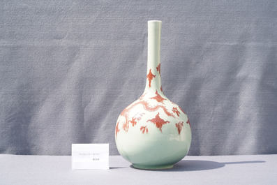 Een Chinese koperrode 'draken' vaas met celadon fondkleur, Kangxi
