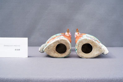 Une paire de mod&egrave;les de faisans en porcelaine de Chine famille rose, Qianlong