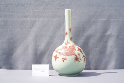 Een Chinese koperrode 'draken' vaas met celadon fondkleur, Kangxi