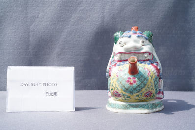 A Chinese famille rose 'Buddhist lion' ewer, Qianlong/Jiaqing