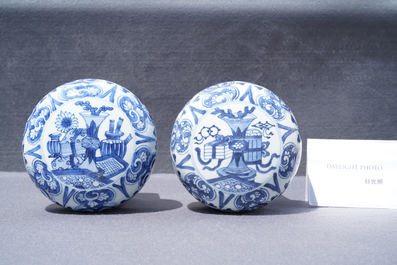 A pair of large Chinese blue and white jars and covers, Kangxi