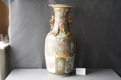 A large Chinese Canton famille rose vase, 19th C.