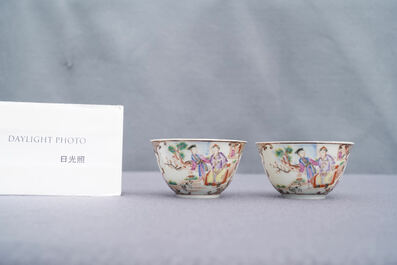 A pair of fine Chinese famille rose 'Mandarin' cups and saucers, Qianlong