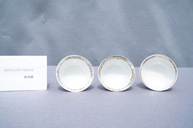 Six fine Chinese famille rose 'Mandarin' cups and saucers, Qianlong