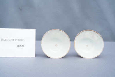 A pair of fine Chinese famille rose 'Mandarin' cups and saucers, Qianlong